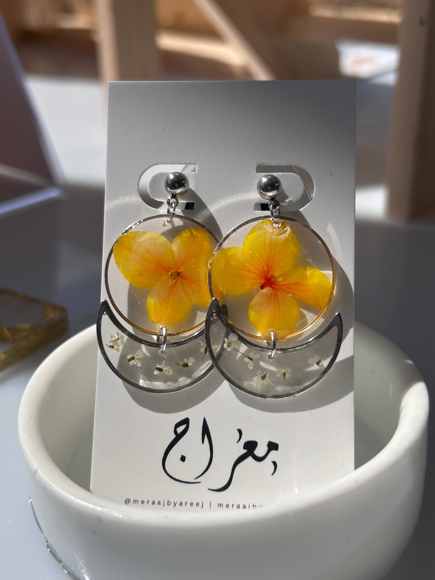 Crescent Hydrangea - Ball Studs