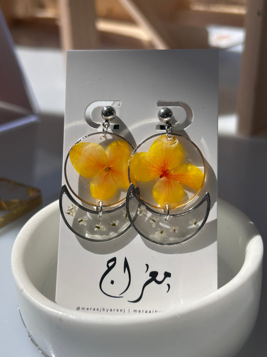 Crescent Hydrangea - Ball Studs